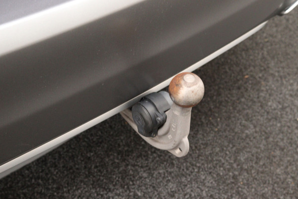 Mercedes-Benz B-Klasse 180 Business Solution AMG (TREKHAAK WEGKLAPBAAR, CAMERA, STOELVERWARMING, LED)