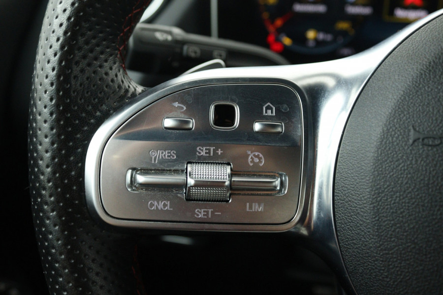 Mercedes-Benz B-Klasse 180 Business Solution AMG (TREKHAAK WEGKLAPBAAR, CAMERA, STOELVERWARMING, LED)