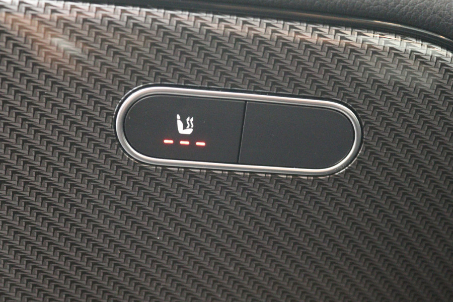 Mercedes-Benz B-Klasse 180 Business Solution AMG (TREKHAAK WEGKLAPBAAR, CAMERA, STOELVERWARMING, LED)