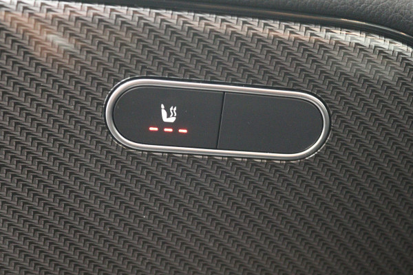 Mercedes-Benz B-Klasse 180 Business Solution AMG (TREKHAAK WEGKLAPBAAR, CAMERA, STOELVERWARMING, LED)