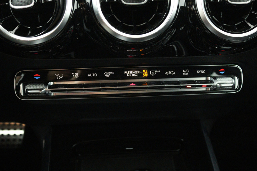 Mercedes-Benz B-Klasse 180 Business Solution AMG (TREKHAAK WEGKLAPBAAR, CAMERA, STOELVERWARMING, LED)
