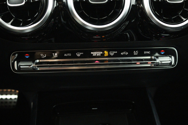 Mercedes-Benz B-Klasse 180 Business Solution AMG (TREKHAAK WEGKLAPBAAR, CAMERA, STOELVERWARMING, LED)