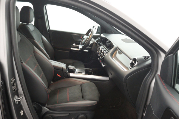 Mercedes-Benz B-Klasse 180 Business Solution AMG (TREKHAAK WEGKLAPBAAR, CAMERA, STOELVERWARMING, LED)