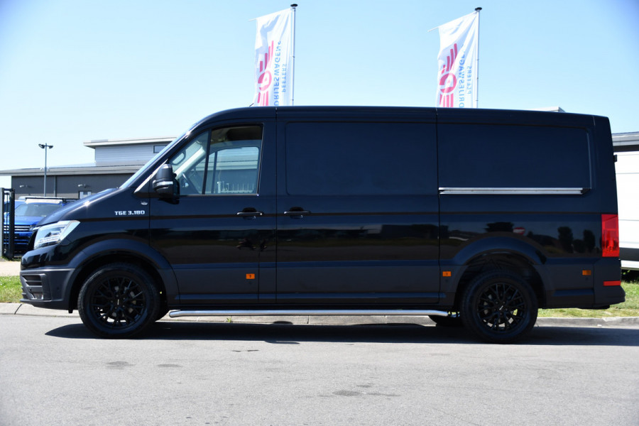 MAN TGE 3.180 35 2.0 L3H2 Black Edition FULL Options! Adaptieve Cruise, Camera, Carplay, 2 x Schuifdeur, LED, Clima, Stoelverarming, Multimedia, Stuurverwarming, Uniek!