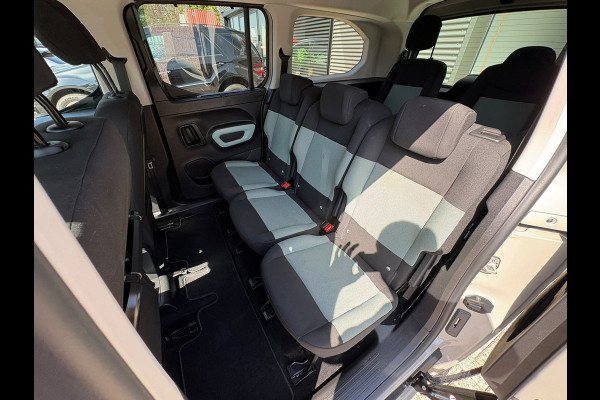 Citroën Berlingo XL 1.2 PureTech Shine 7p. AUTOMAAT,CAMERA,Car-play,Cruis,Clima,Stoelverwarming,WeinigKM.Garantie