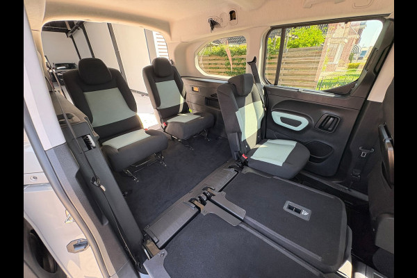 Citroën Berlingo XL 1.2 PureTech Shine 7p. AUTOMAAT,CAMERA,Car-play,Cruis,Clima,Stoelverwarming,WeinigKM.Garantie