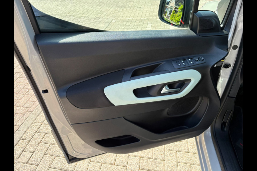 Citroën Berlingo XL 1.2 PureTech Shine 7p. AUTOMAAT,CAMERA,Car-play,Cruis,Clima,Stoelverwarming,WeinigKM.Garantie