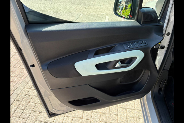 Citroën Berlingo XL 1.2 PureTech Shine 7p. AUTOMAAT,CAMERA,Car-play,Cruis,Clima,Stoelverwarming,WeinigKM.Garantie