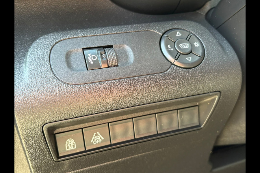 Citroën Berlingo XL 1.2 PureTech Shine 7p. AUTOMAAT,CAMERA,Car-play,Cruis,Clima,Stoelverwarming,WeinigKM.Garantie