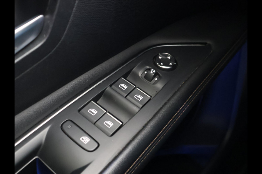 Peugeot 3008 1.6 HYbrid4 300 PK GT + PANORAMA | FOCAL AUDIO | 19 INCH | CAMERA | STOELVERW.