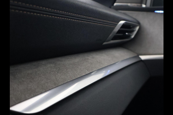 Peugeot 3008 1.6 HYbrid4 300 PK GT + PANORAMA | FOCAL AUDIO | 19 INCH | CAMERA | STOELVERW.