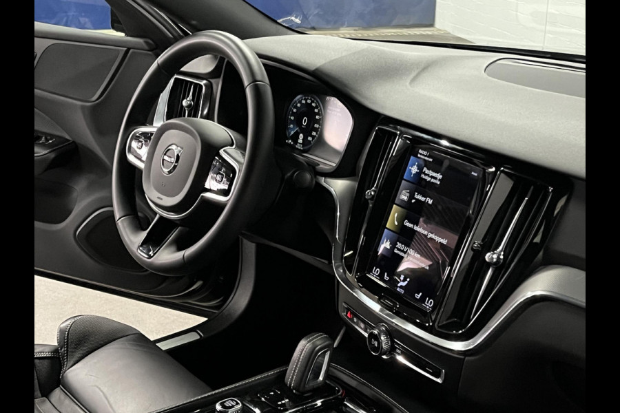 Volvo S60 2.0 Recharge T8 AWD R-Design *Long Range* SOH 97 | Adapt. cruise | Stoel-/stuurverwarming | Carplay | Camera | Memory seats | Navigatie