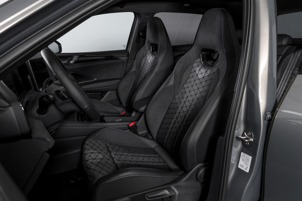 Volkswagen Tiguan 1.5 eHybrid R-Line Edition 272 PK | Black Style | 15 inch Navi | Elek. Trekhaak | IQ Light | S/K-Panodak | Dig. Cockpit | Adapt. Cruise | Stoel-+Stuurverw. | 360 Camera | NAV + App. Connect | ECC | Elek. Klep | LM 20" | 4296