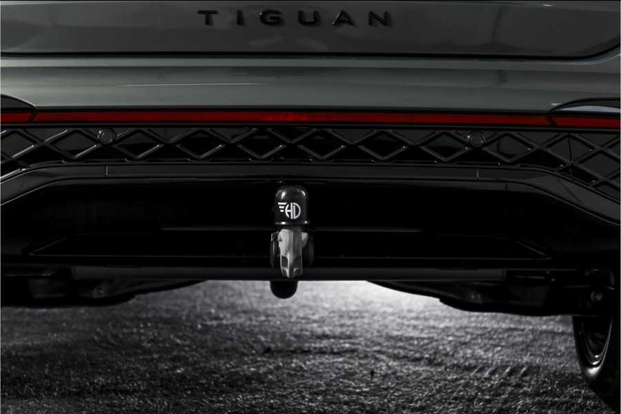 Volkswagen Tiguan 1.5 eHybrid R-Line Edition 272 PK | Black Style | 15 inch Navi | Elek. Trekhaak | IQ Light | S/K-Panodak | Dig. Cockpit | Adapt. Cruise | Stoel-+Stuurverw. | 360 Camera | NAV + App. Connect | ECC | Elek. Klep | LM 20" | 4296
