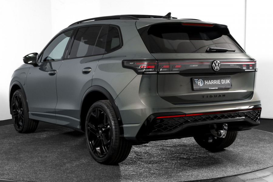 Volkswagen Tiguan 1.5 eHybrid R-Line Edition 272 PK | Black Style | 15 inch Navi | Elek. Trekhaak | IQ Light | S/K-Panodak | Dig. Cockpit | Adapt. Cruise | Stoel-+Stuurverw. | 360 Camera | NAV + App. Connect | ECC | Elek. Klep | LM 20" | 4296