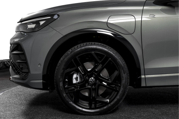 Volkswagen Tiguan 1.5 eHybrid R-Line Edition 272 PK | Black Style | 15 inch Navi | Elek. Trekhaak | IQ Light | S/K-Panodak | Dig. Cockpit | Adapt. Cruise | Stoel-+Stuurverw. | 360 Camera | NAV + App. Connect | ECC | Elek. Klep | LM 20" | 4296