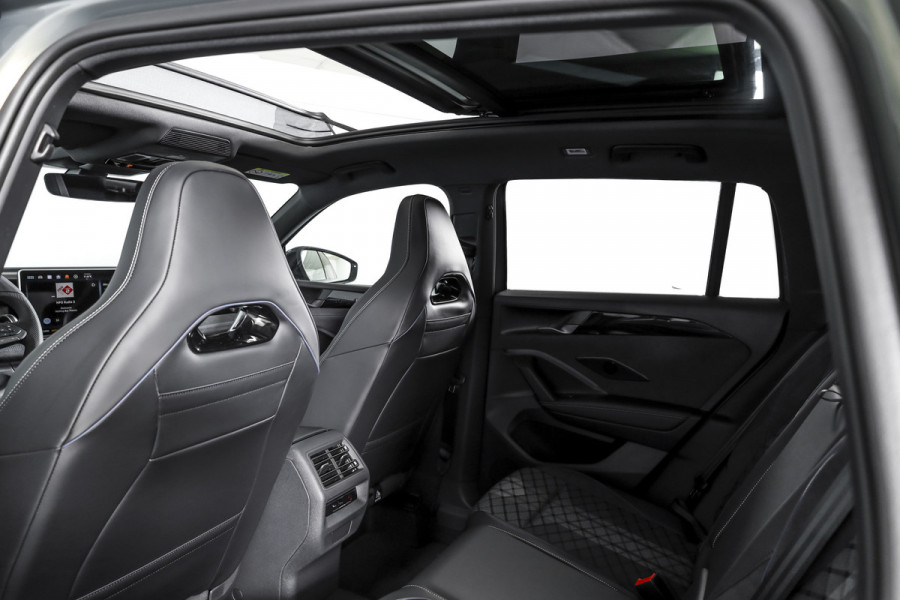 Volkswagen Tiguan 1.5 eHybrid R-Line Edition 272 PK | Black Style | 15 inch Navi | Elek. Trekhaak | IQ Light | S/K-Panodak | Dig. Cockpit | Adapt. Cruise | Stoel-+Stuurverw. | 360 Camera | NAV + App. Connect | ECC | Elek. Klep | LM 20" | 4296