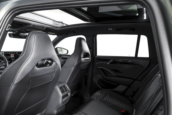 Volkswagen Tiguan 1.5 eHybrid R-Line Edition 272 PK | Black Style | 15 inch Navi | Elek. Trekhaak | IQ Light | S/K-Panodak | Dig. Cockpit | Adapt. Cruise | Stoel-+Stuurverw. | 360 Camera | NAV + App. Connect | ECC | Elek. Klep | LM 20" | 4296