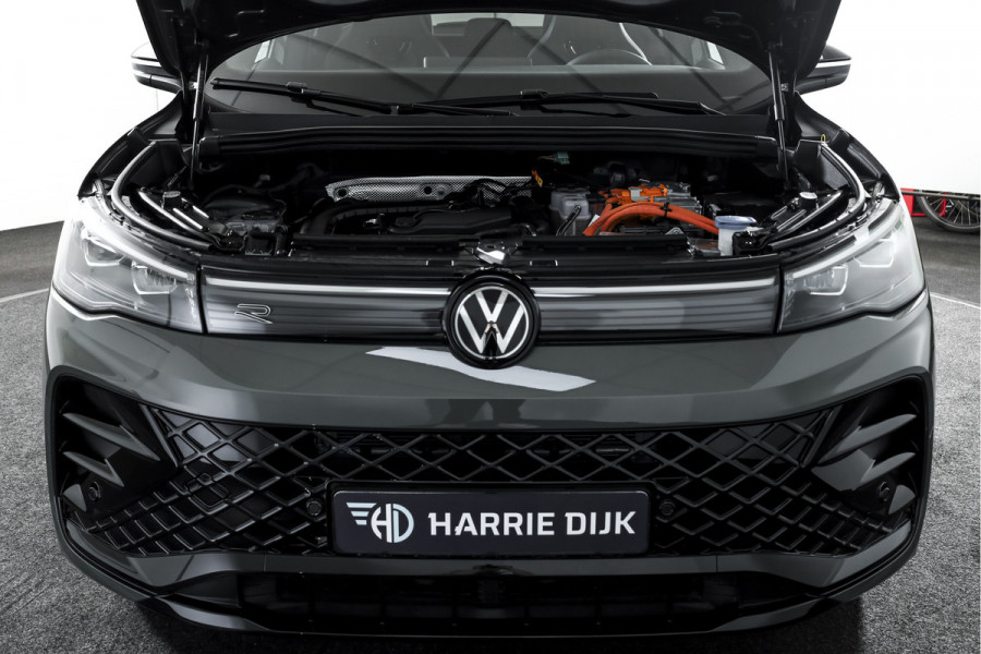 Volkswagen Tiguan 1.5 eHybrid R-Line Edition 272 PK | Black Style | 15 inch Navi | Elek. Trekhaak | IQ Light | S/K-Panodak | Dig. Cockpit | Adapt. Cruise | Stoel-+Stuurverw. | 360 Camera | NAV + App. Connect | ECC | Elek. Klep | LM 20" | 4296