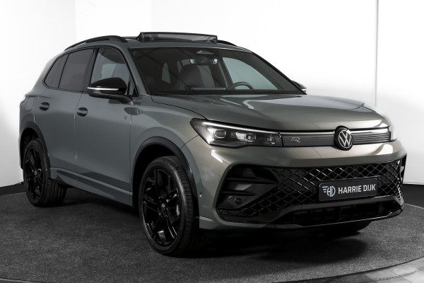 Volkswagen Tiguan 1.5 eHybrid R-Line Edition 272 PK | Black Style | 15 inch Navi | Elek. Trekhaak | IQ Light | S/K-Panodak | Dig. Cockpit | Adapt. Cruise | Stoel-+Stuurverw. | 360 Camera | NAV + App. Connect | ECC | Elek. Klep | LM 20" | 4296