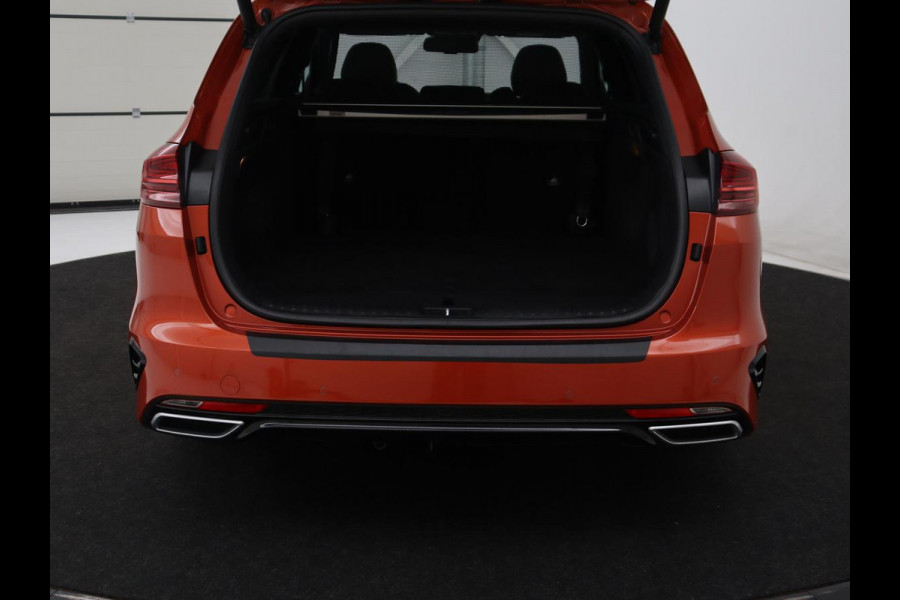 Kia Ceed 1.5 T-GDi GT-PlusLine | Panoramadak | Trekhaak | Stoelverwarming | Leder/Alcantara | JBL Sound | Carplay | Adaptive cruise | Sportstoelen | Achterbankverwarming | Keyless | Navigatie | Camera | Memory | Side Assist