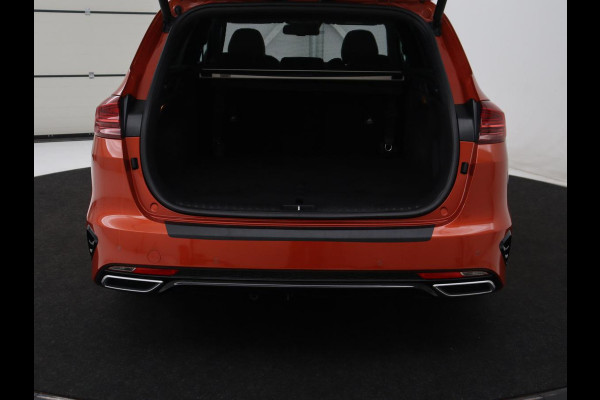 Kia Ceed 1.5 T-GDi GT-PlusLine | Panoramadak | Trekhaak | Stoelverwarming | Leder/Alcantara | JBL Sound | Carplay | Adaptive cruise | Sportstoelen | Achterbankverwarming | Keyless | Navigatie | Camera | Memory | Side Assist