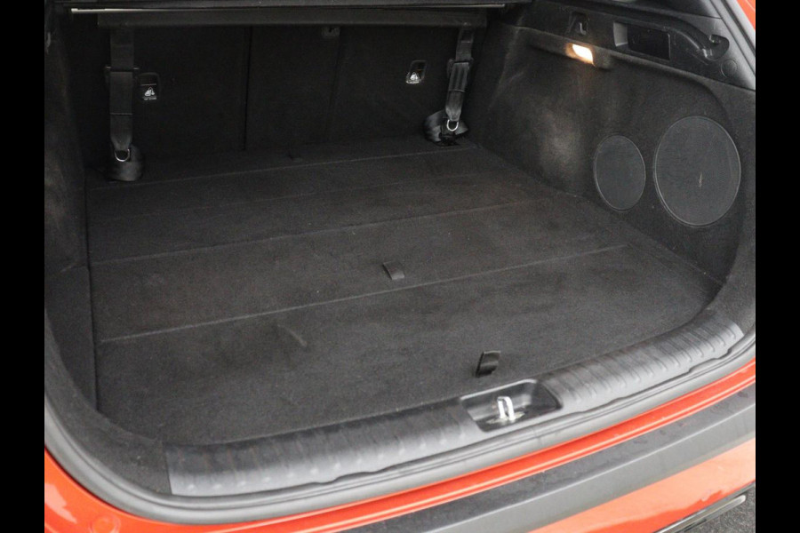Kia Ceed 1.5 T-GDi GT-PlusLine | Panoramadak | Trekhaak | Stoelverwarming | Leder/Alcantara | JBL Sound | Carplay | Adaptive cruise | Sportstoelen | Achterbankverwarming | Keyless | Navigatie | Camera | Memory | Side Assist