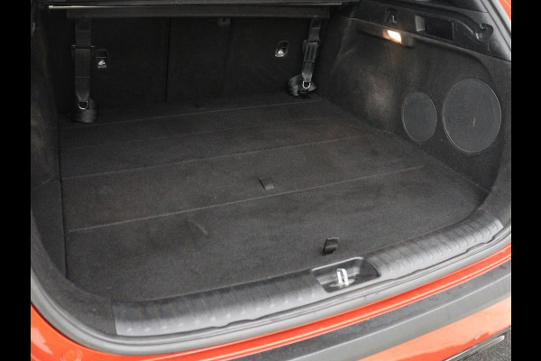 Kia Ceed 1.5 T-GDi GT-PlusLine | Panoramadak | Trekhaak | Stoelverwarming | Leder/Alcantara | JBL Sound | Carplay | Adaptive cruise | Sportstoelen | Achterbankverwarming | Keyless | Navigatie | Camera | Memory | Side Assist