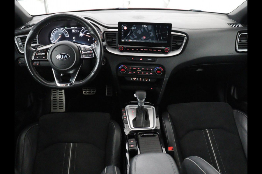 Kia Ceed 1.5 T-GDi GT-PlusLine | Panoramadak | Trekhaak | Stoelverwarming | Leder/Alcantara | JBL Sound | Carplay | Adaptive cruise | Sportstoelen | Achterbankverwarming | Keyless | Navigatie | Camera | Memory | Side Assist