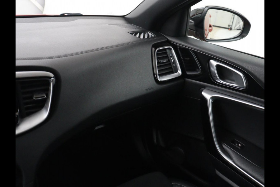 Kia Ceed 1.5 T-GDi GT-PlusLine | Panoramadak | Trekhaak | Stoelverwarming | Leder/Alcantara | JBL Sound | Carplay | Adaptive cruise | Sportstoelen | Achterbankverwarming | Keyless | Navigatie | Camera | Memory | Side Assist