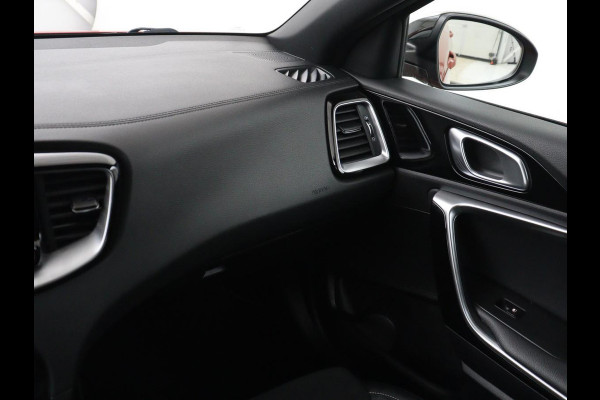 Kia Ceed 1.5 T-GDi GT-PlusLine | Panoramadak | Trekhaak | Stoelverwarming | Leder/Alcantara | JBL Sound | Carplay | Adaptive cruise | Sportstoelen | Achterbankverwarming | Keyless | Navigatie | Camera | Memory | Side Assist