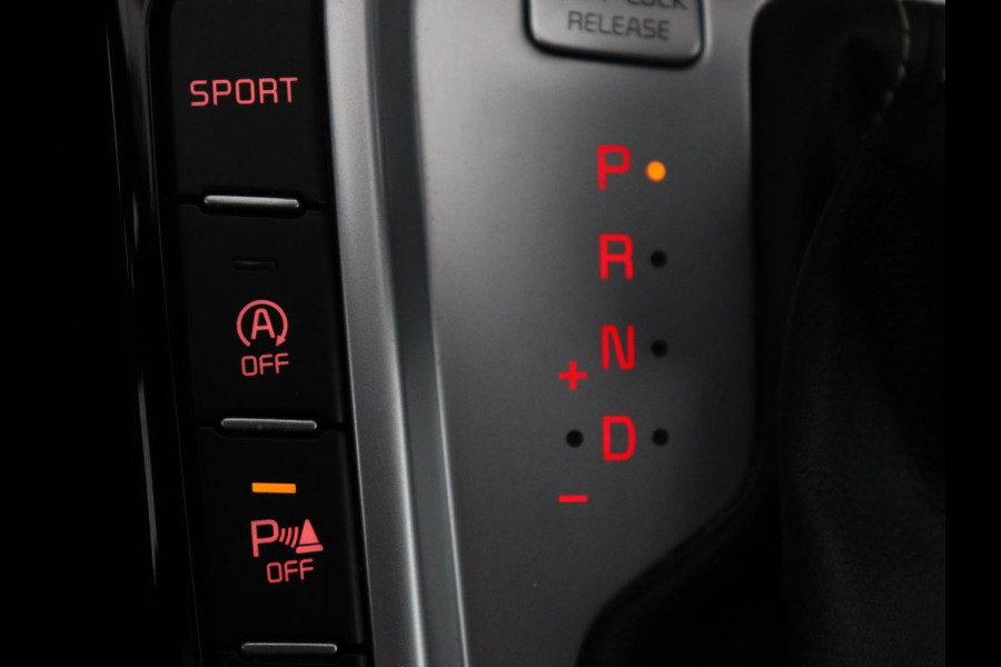 Kia Ceed 1.5 T-GDi GT-PlusLine | Panoramadak | Trekhaak | Stoelverwarming | Leder/Alcantara | JBL Sound | Carplay | Adaptive cruise | Sportstoelen | Achterbankverwarming | Keyless | Navigatie | Camera | Memory | Side Assist
