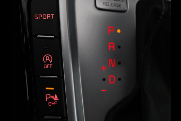 Kia Ceed 1.5 T-GDi GT-PlusLine | Panoramadak | Trekhaak | Stoelverwarming | Leder/Alcantara | JBL Sound | Carplay | Adaptive cruise | Sportstoelen | Achterbankverwarming | Keyless | Navigatie | Camera | Memory | Side Assist