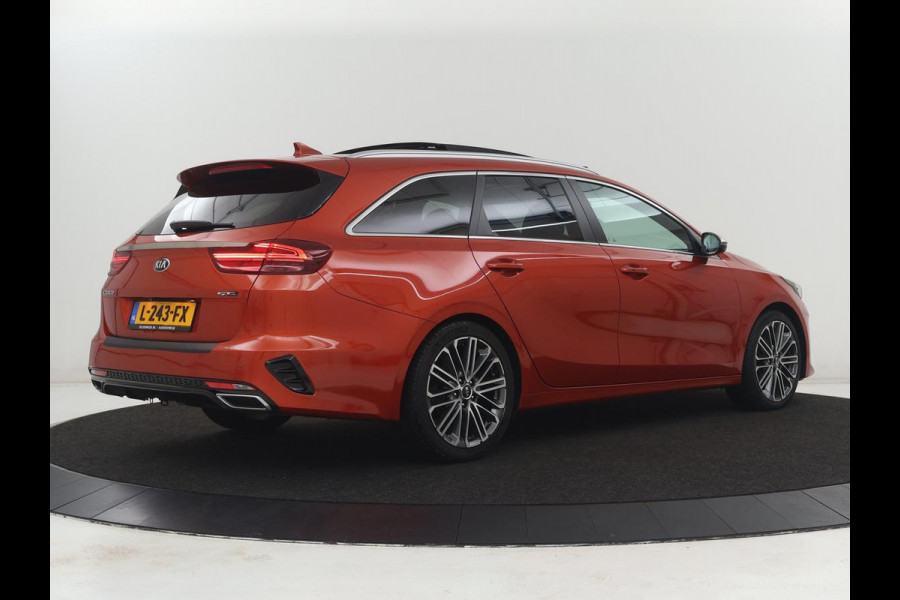 Kia Ceed 1.5 T-GDi GT-PlusLine | Panoramadak | Trekhaak | Stoelverwarming | Leder/Alcantara | JBL Sound | Carplay | Adaptive cruise | Sportstoelen | Achterbankverwarming | Keyless | Navigatie | Camera | Memory | Side Assist