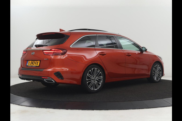 Kia Ceed 1.5 T-GDi GT-PlusLine | Panoramadak | Trekhaak | Stoelverwarming | Leder/Alcantara | JBL Sound | Carplay | Adaptive cruise | Sportstoelen | Achterbankverwarming | Keyless | Navigatie | Camera | Memory | Side Assist