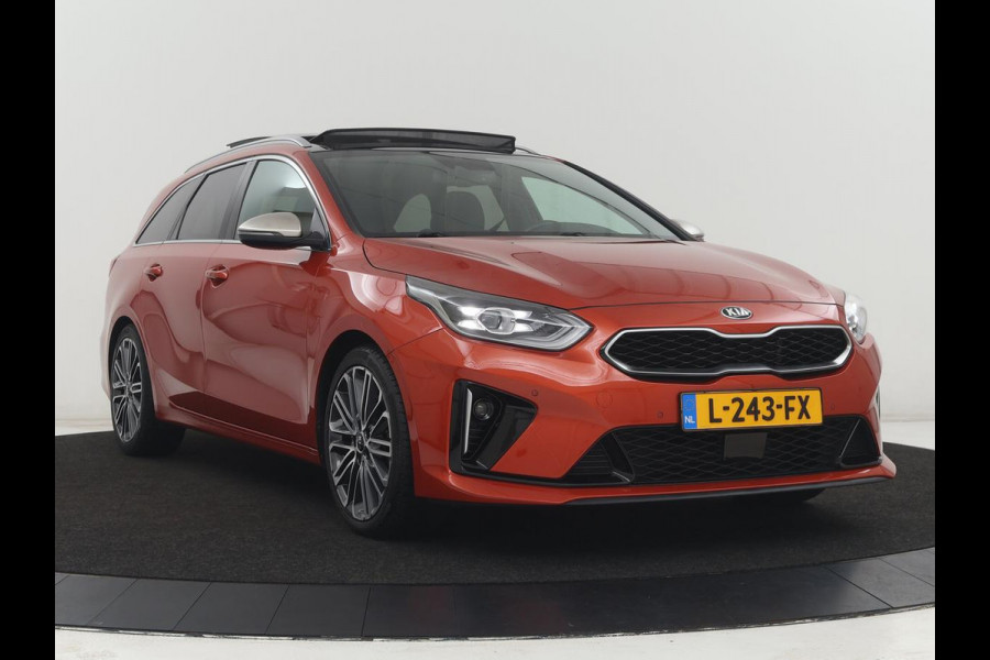 Kia Ceed 1.5 T-GDi GT-PlusLine | Panoramadak | Trekhaak | Stoelverwarming | Leder/Alcantara | JBL Sound | Carplay | Adaptive cruise | Sportstoelen | Achterbankverwarming | Keyless | Navigatie | Camera | Memory | Side Assist