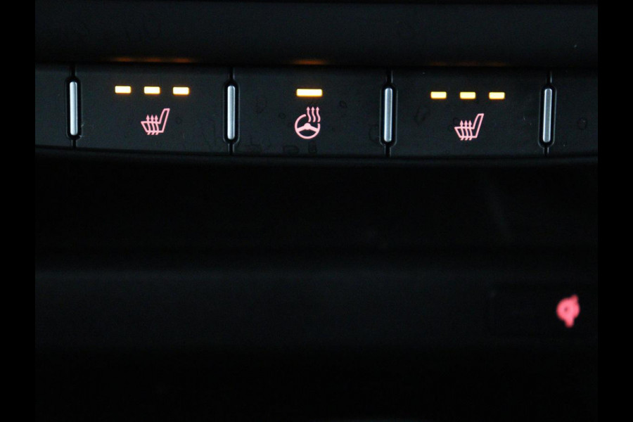 Kia Ceed 1.5 T-GDi GT-PlusLine | Panoramadak | Trekhaak | Stoelverwarming | Leder/Alcantara | JBL Sound | Carplay | Adaptive cruise | Sportstoelen | Achterbankverwarming | Keyless | Navigatie | Camera | Memory | Side Assist