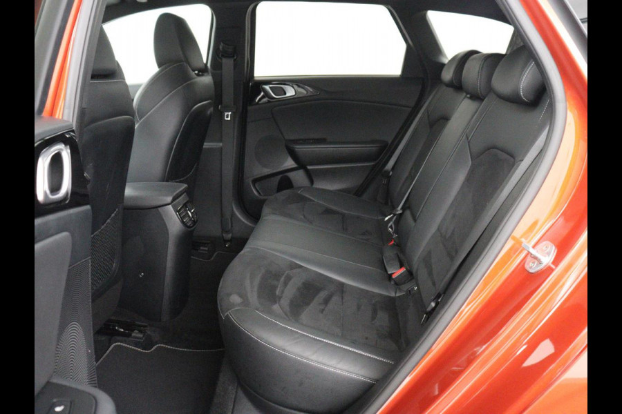 Kia Ceed 1.5 T-GDi GT-PlusLine | Panoramadak | Trekhaak | Stoelverwarming | Leder/Alcantara | JBL Sound | Carplay | Adaptive cruise | Sportstoelen | Achterbankverwarming | Keyless | Navigatie | Camera | Memory | Side Assist