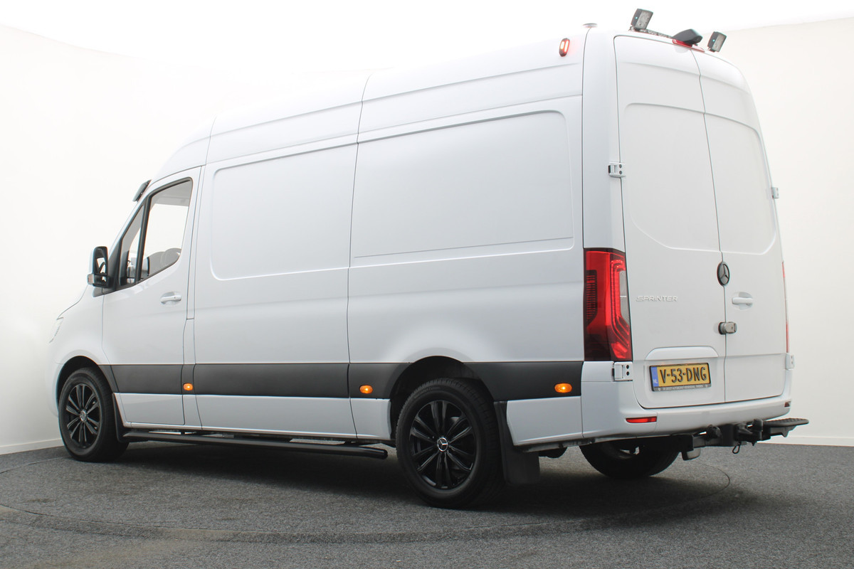 Mercedes-Benz Sprinter 317 CDI L2H2 RWD 3-Zits, Trekhaak 3500KG, LED, Zonneklep, Camera, Apple Carplay, 18"