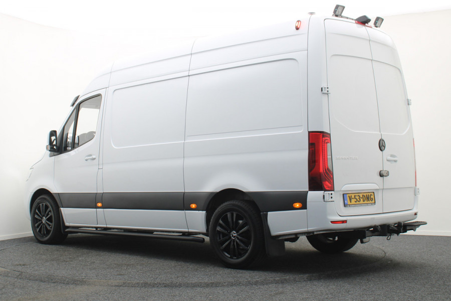 Mercedes-Benz Sprinter 317 CDI L2H2 RWD 3-Zits, Trekhaak 3500KG, LED, Zonneklep, Camera, Apple Carplay, 18"