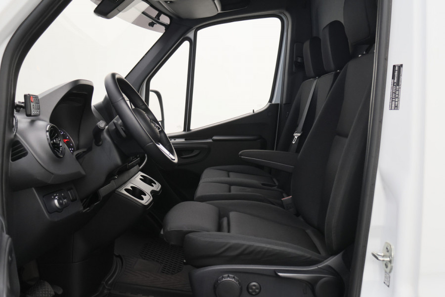Mercedes-Benz Sprinter 317 CDI L2H2 RWD 3-Zits, Trekhaak 3500KG, LED, Zonneklep, Camera, Apple Carplay, 18"
