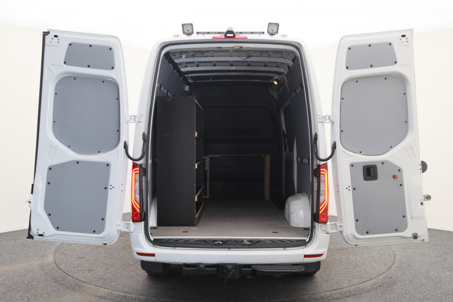 Mercedes-Benz Sprinter 317 CDI L2H2 RWD 3-Zits, Trekhaak 3500KG, LED, Zonneklep, Camera, Apple Carplay, 18"