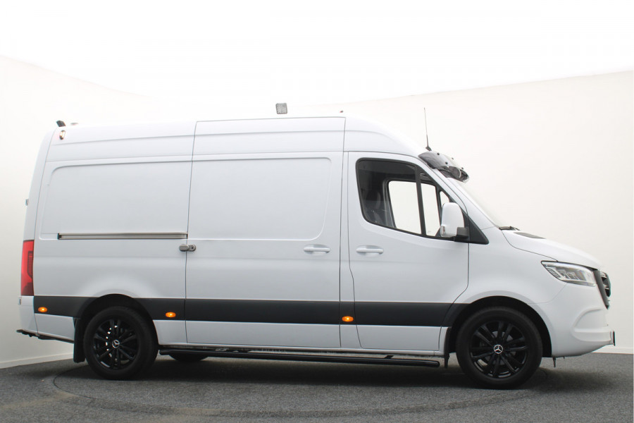 Mercedes-Benz Sprinter 317 CDI L2H2 RWD 3-Zits, Trekhaak 3500KG, LED, Zonneklep, Camera, Apple Carplay, 18"