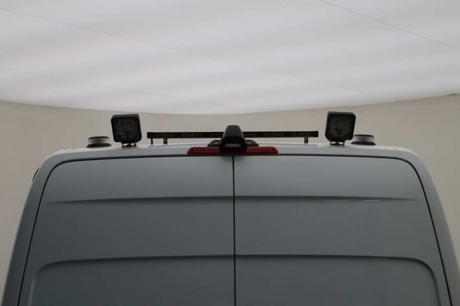 Mercedes-Benz Sprinter 317 CDI L2H2 RWD 3-Zits, Trekhaak 3500KG, LED, Zonneklep, Camera, Apple Carplay, 18"