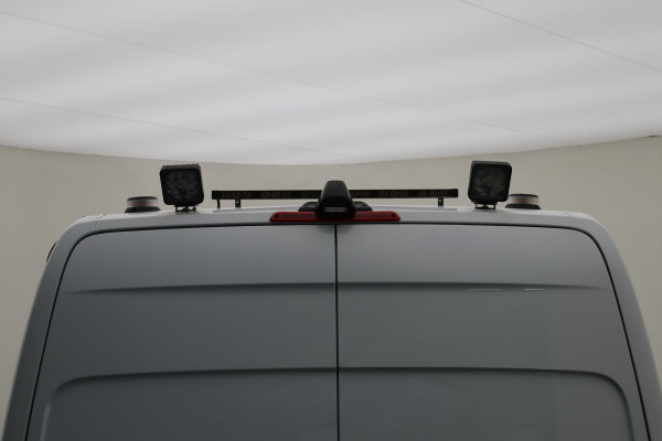 Mercedes-Benz Sprinter 317 CDI L2H2 RWD 3-Zits, Trekhaak 3500KG, LED, Zonneklep, Camera, Apple Carplay, 18"