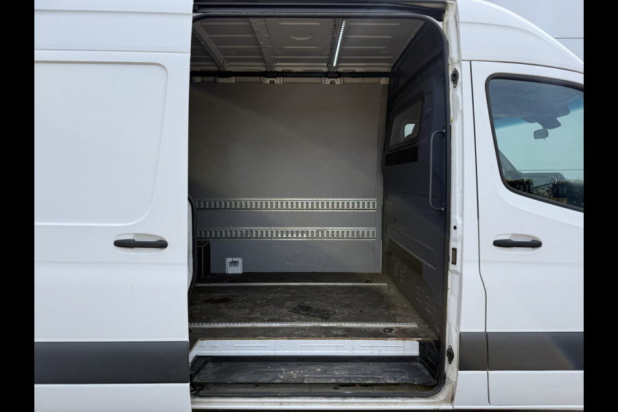 Mercedes-Benz Sprinter 319 3.0 V6 L2H2 10-Inch MBUX Navigatie Climate Control Cruise Control 3,5 Trekhaak Oprijplaat