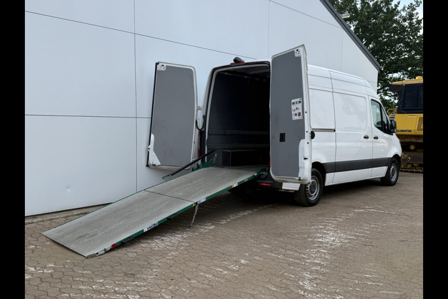 Mercedes-Benz Sprinter 319 3.0 V6 L2H2 10-Inch MBUX Navigatie Climate Control Cruise Control 3,5 Trekhaak Oprijplaat