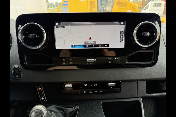 Mercedes-Benz Sprinter 319 3.0 V6 L2H2 10-Inch MBUX Navigatie Climate Control Cruise Control 3,5 Trekhaak Oprijplaat