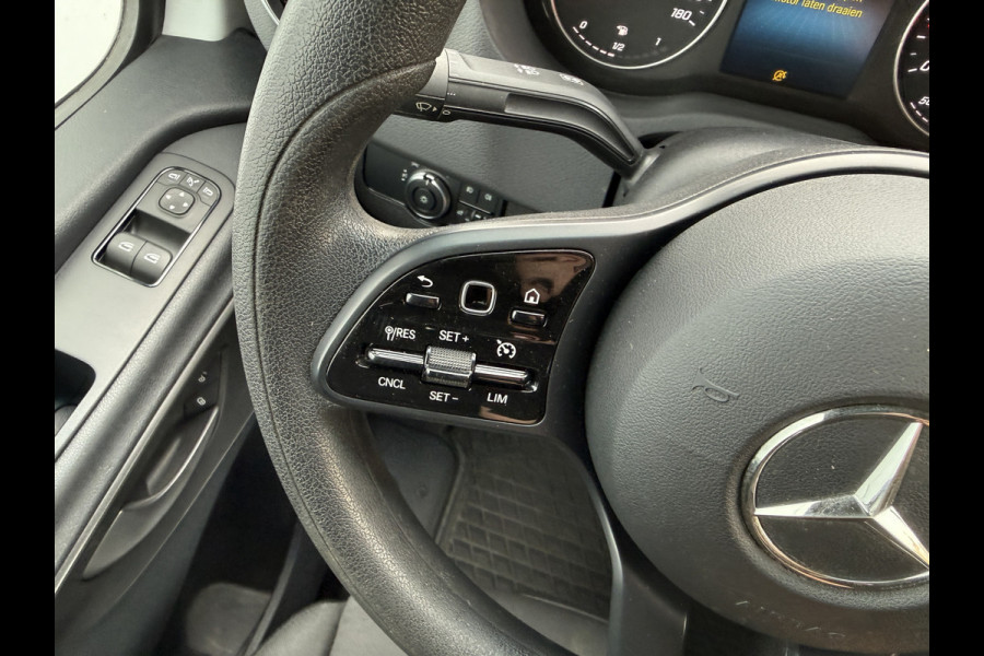 Mercedes-Benz Sprinter 319 3.0 V6 L2H2 10-Inch MBUX Navigatie Climate Control Cruise Control 3,5 Trekhaak Oprijplaat