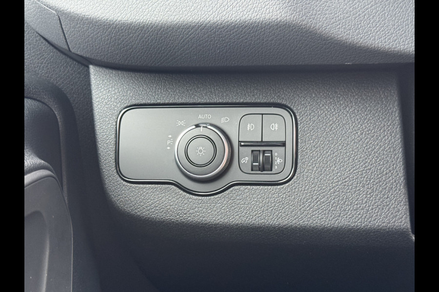 Mercedes-Benz Sprinter 319 3.0 V6 L2H2 10-Inch MBUX Navigatie Climate Control Cruise Control 3,5 Trekhaak Oprijplaat